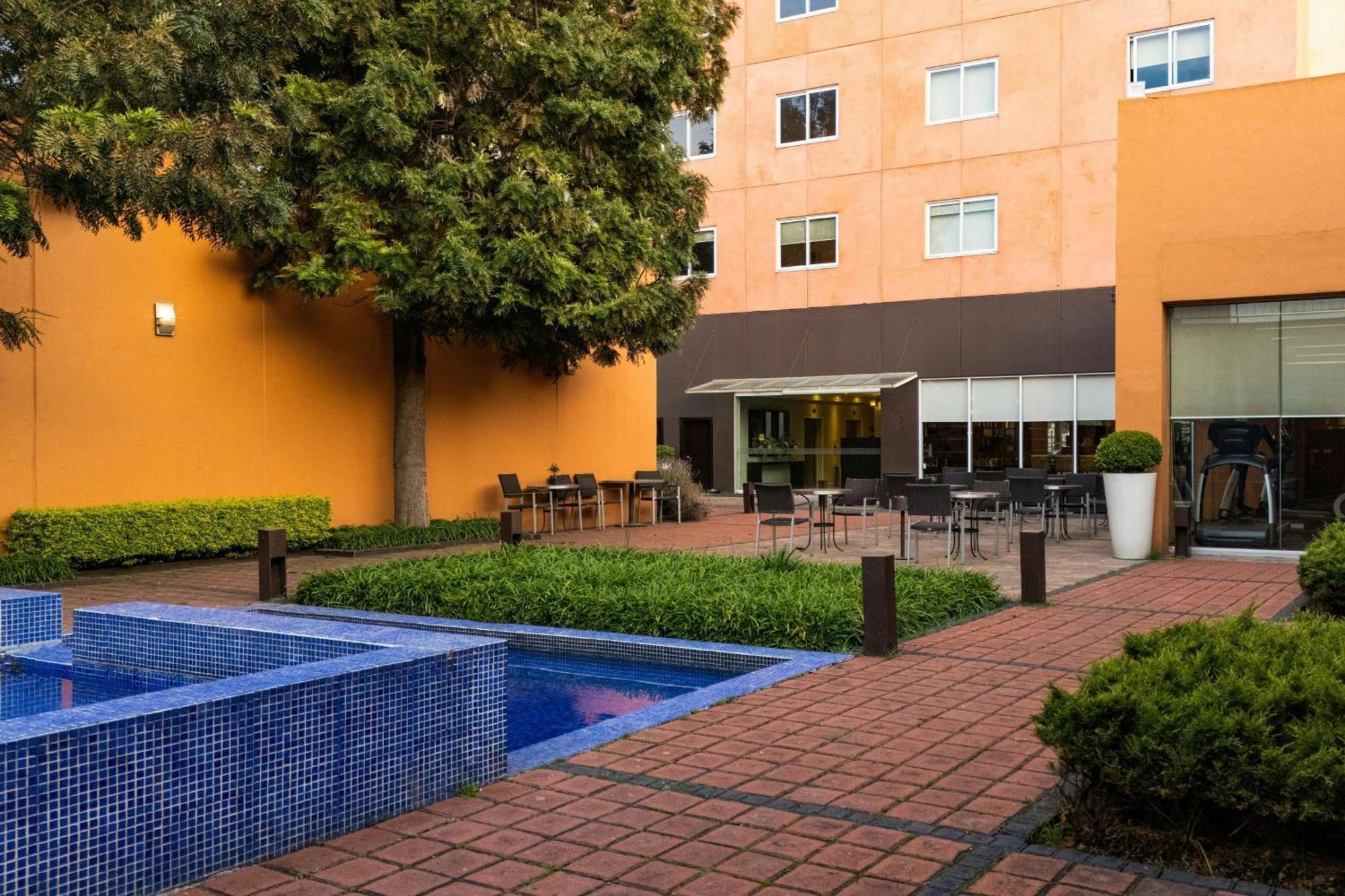 Courtyard Toluca Tollocan Εξωτερικό φωτογραφία