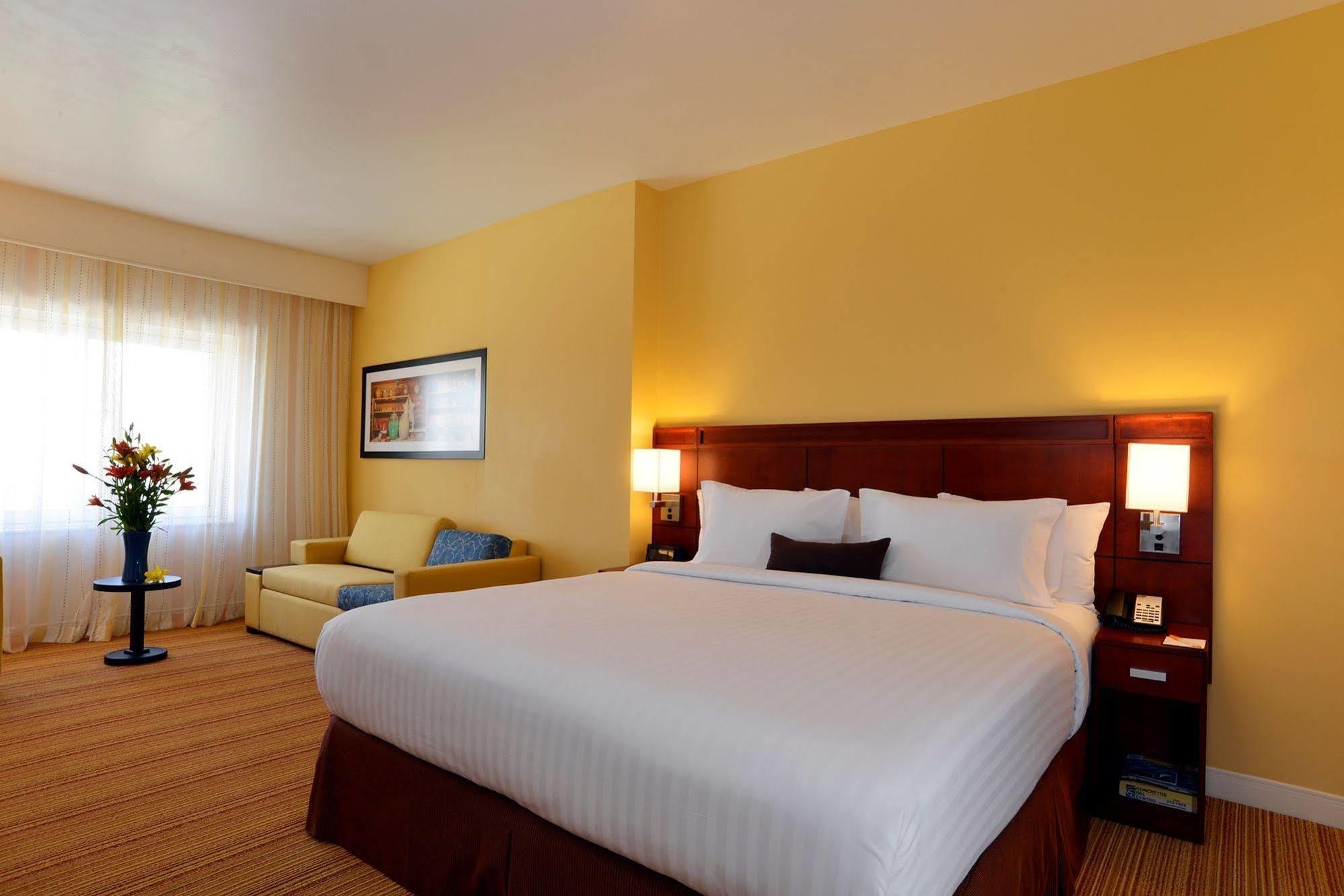 Courtyard Toluca Tollocan Εξωτερικό φωτογραφία